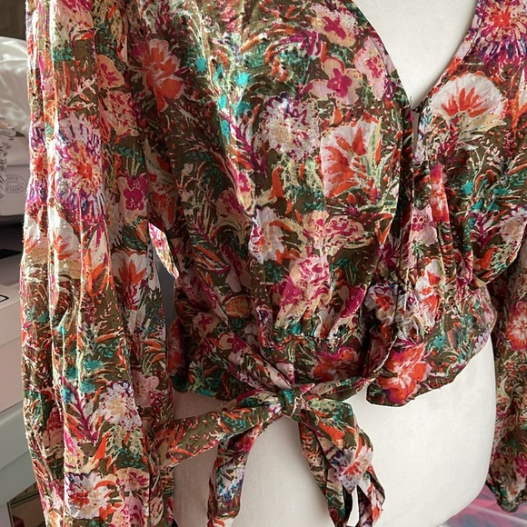 Free people Size Small Cropped blouse. Long sleeves - Picture 5 of 5